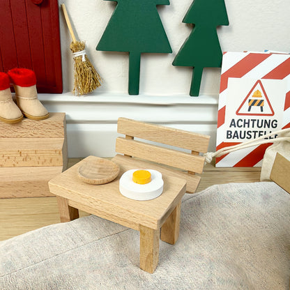 Wichtel Komplettset mit Buchenholz-Wichteltür & 26 Streichen - Klassik-Rot - Jahr 1